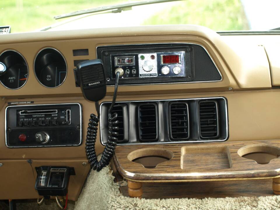 Immagine 79/143 di Dodge B 200 Sportsman (1978)