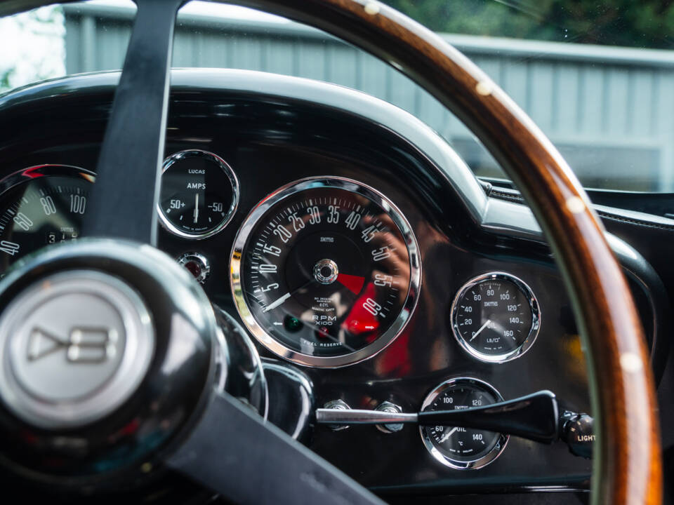 Imagen 26/49 de Aston Martin DB 6 Mk II (1970)