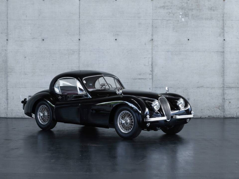Image 3/47 de Jaguar XK 120 FHC (1954)