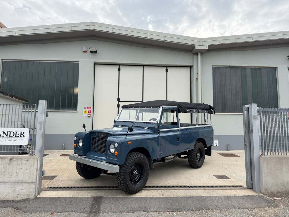 Image 3/46 of Land Rover 109 (1969)