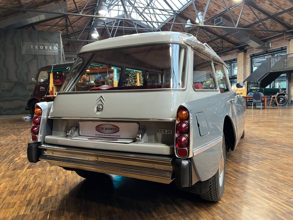 Image 6/30 of Citroën DS 20 Familiale (1970)