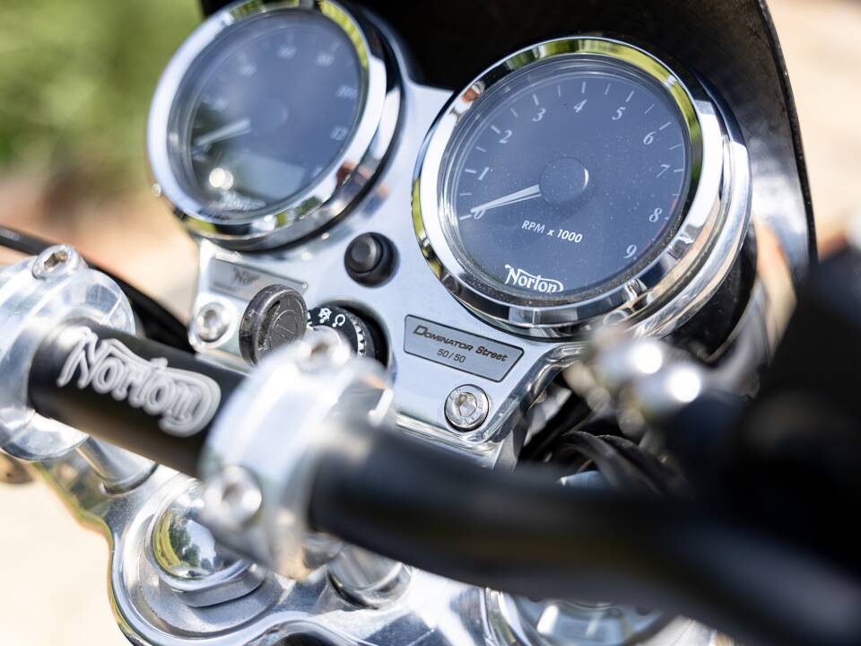 Bild 30/39 von Norton Dominator SS (2018)