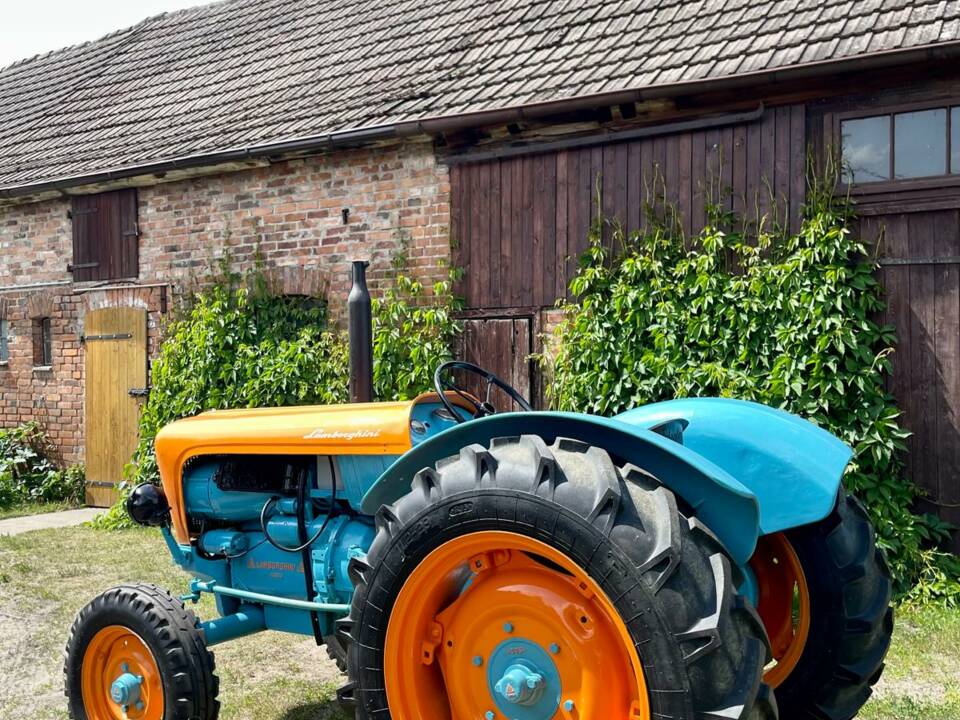 Image 25/52 of Lamborghini 2R (1965)