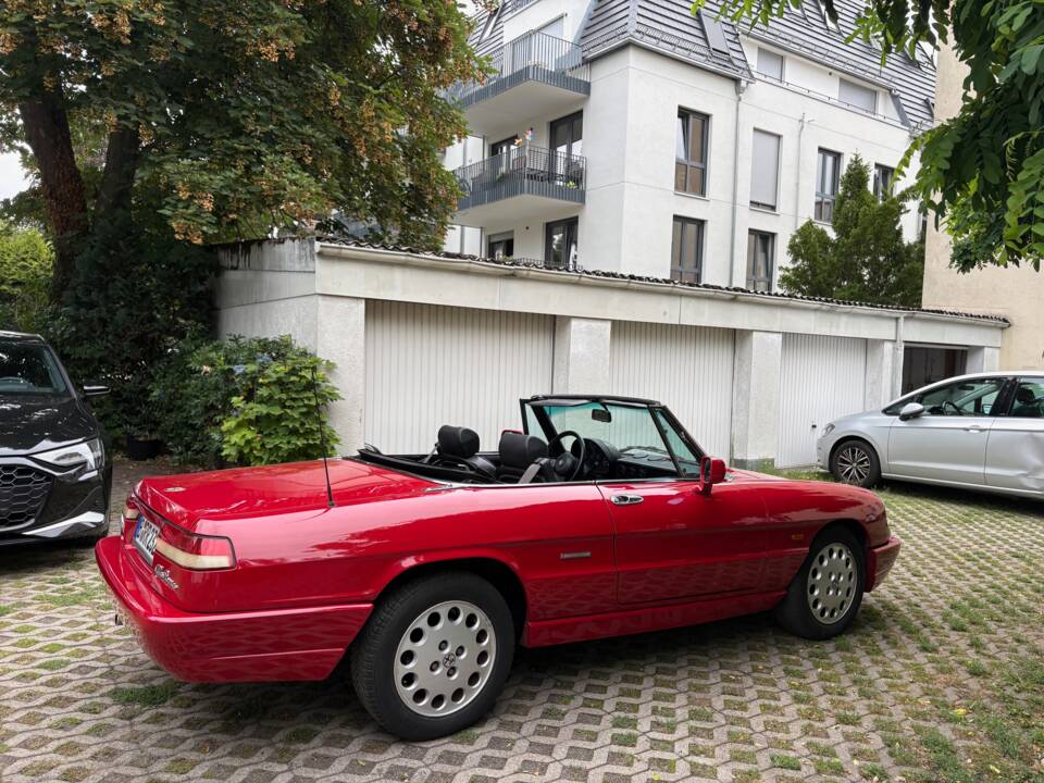 Image 2/25 of Alfa Romeo 2.0 Spider (1992)