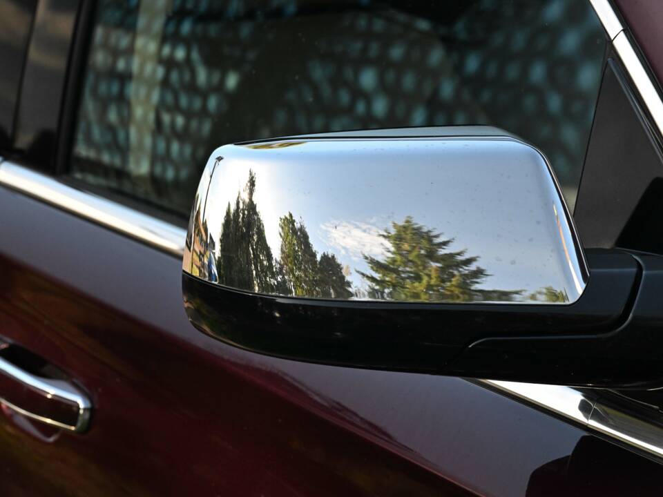 Image 48/50 of Chevrolet Suburban (2017)