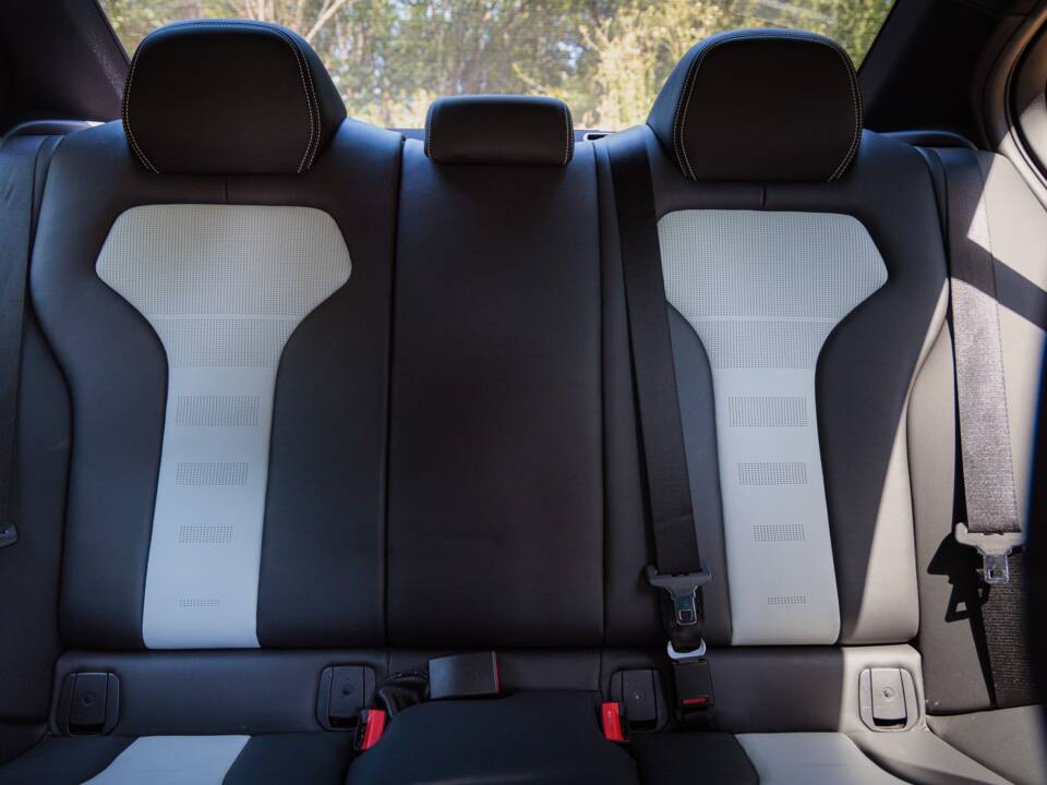 Image 23/37 of BMW M3 (2019)