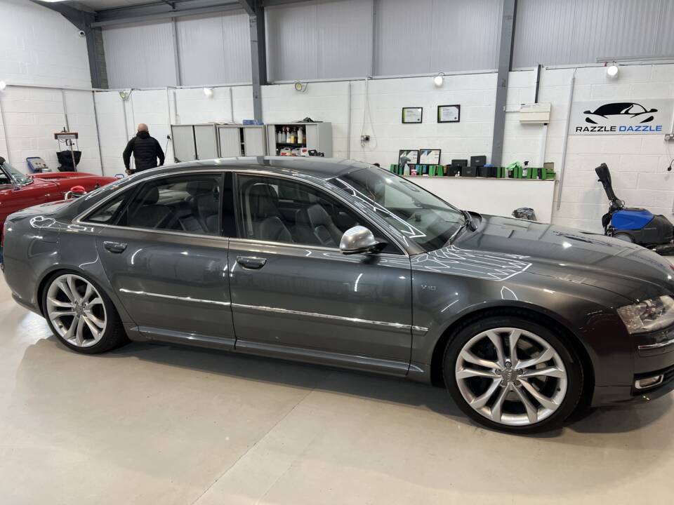Bild 21/24 von Audi S8 V10 (2009)