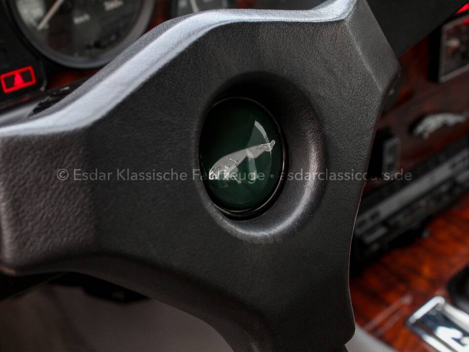 Immagine 24/46 di Jaguar XJ 12 (1986)