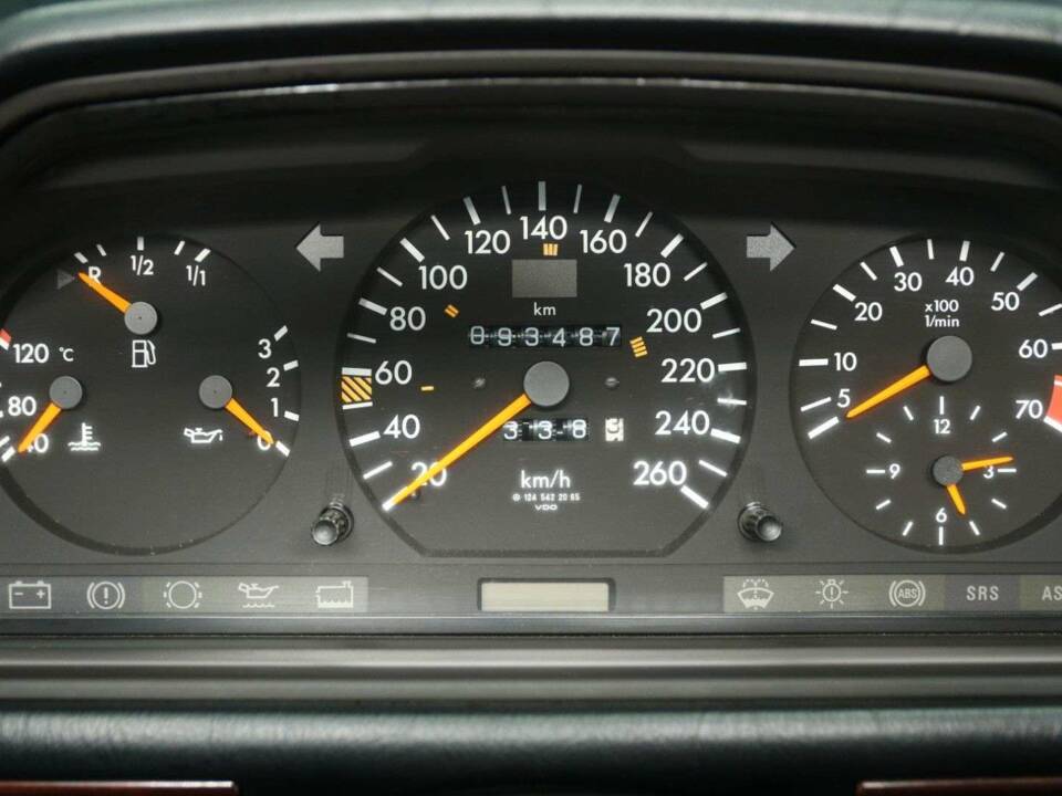Immagine 14/30 di Mercedes-Benz E 320 (1997)