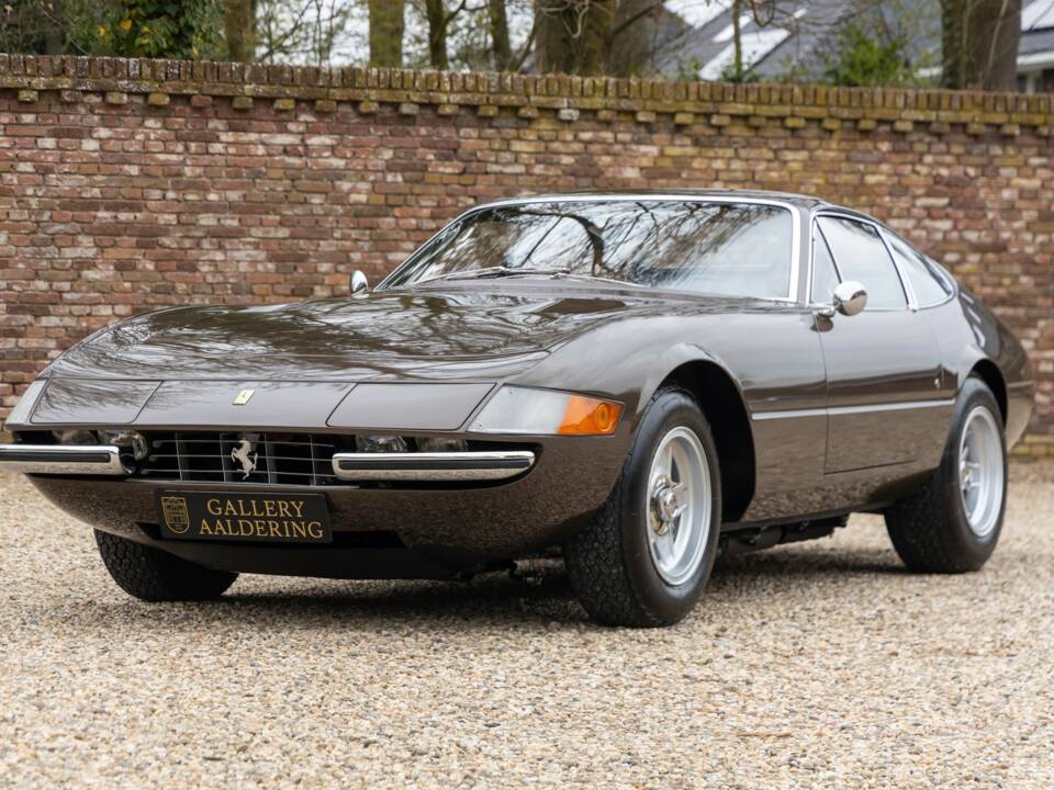 Image 26/50 de Ferrari 365 GTB/4 Daytona (1974)