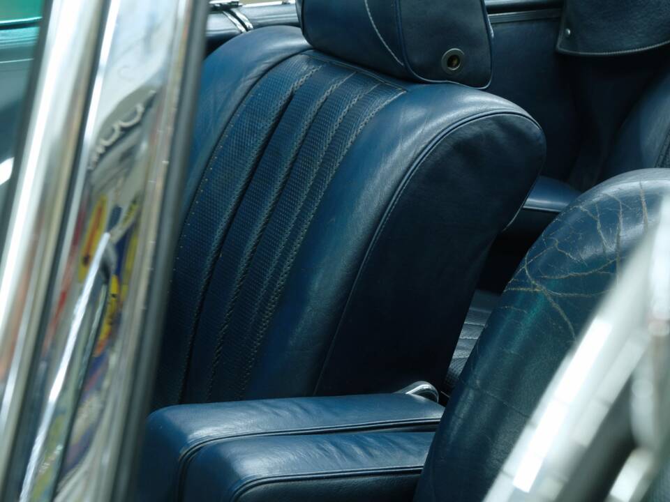 Image 28/50 of Mercedes-Benz 280 SE 3,5 (1970)
