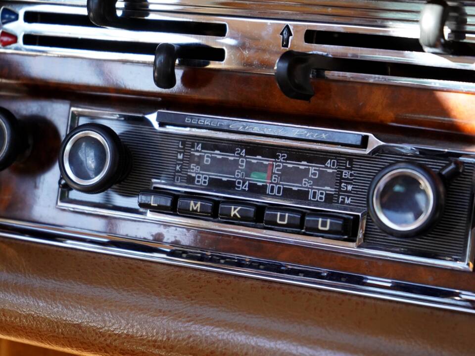 Image 11/17 de Mercedes-Benz 280 SE 3,5 (1970)