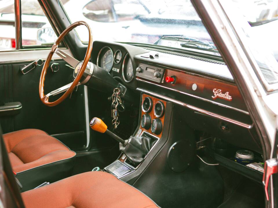 Bild 15/34 von Alfa Romeo Giulia Nuova Super 1600 (1979)