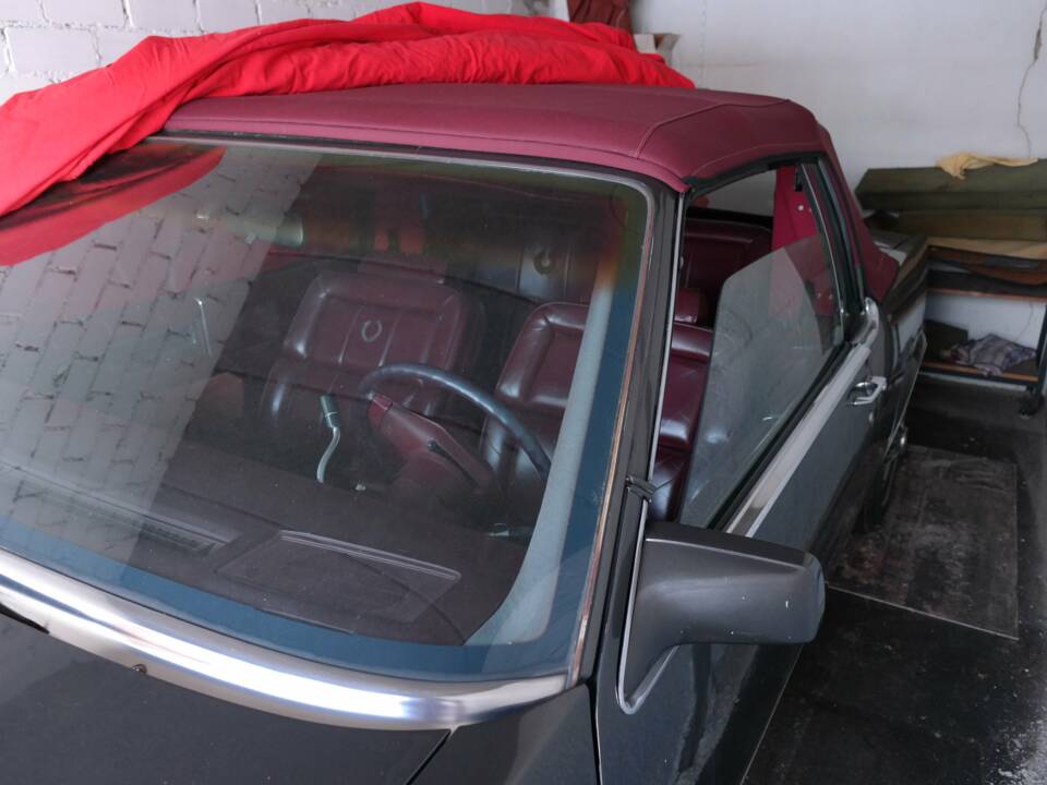 Image 8/23 of Cadillac Convertible de Ville (1986)