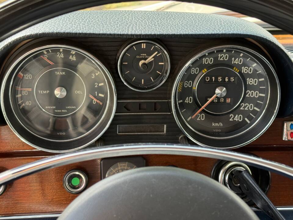 Image 25/54 de Mercedes-Benz 280 SE 3,5 (1970)