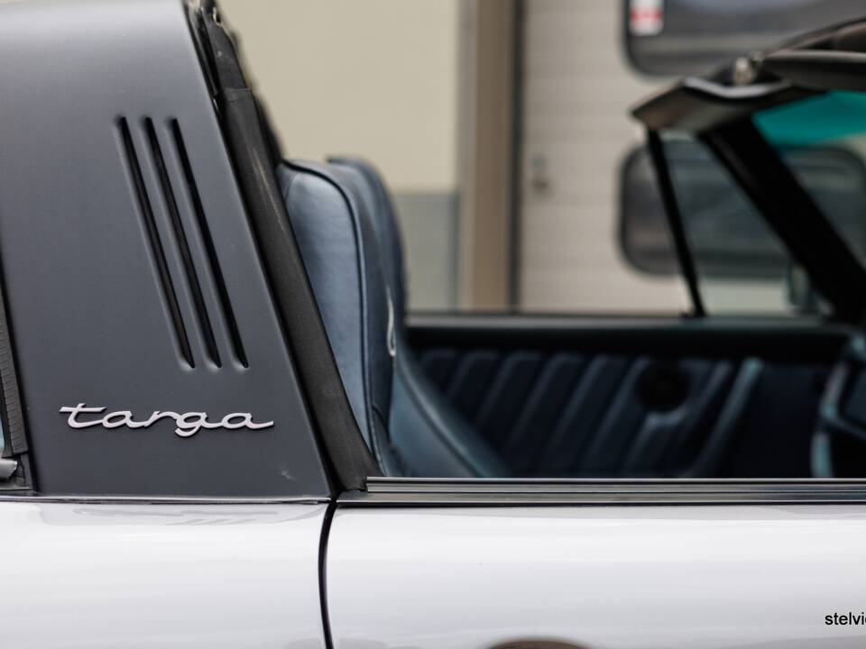 Image 36/44 de Porsche 911 Carrera 3.2 &quot;#250.000 911&quot; (1988)
