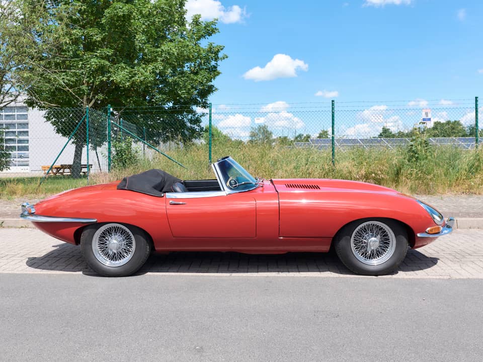 Image 4/80 of Jaguar E-Type 4.2 (1966)