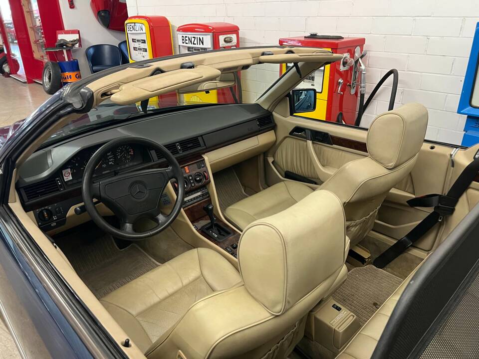 Bild 19/19 von Mercedes-Benz 320 CE (1992)
