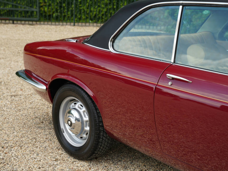 Imagen 33/50 de Jaguar XJ 6 L 4.2 (1977)