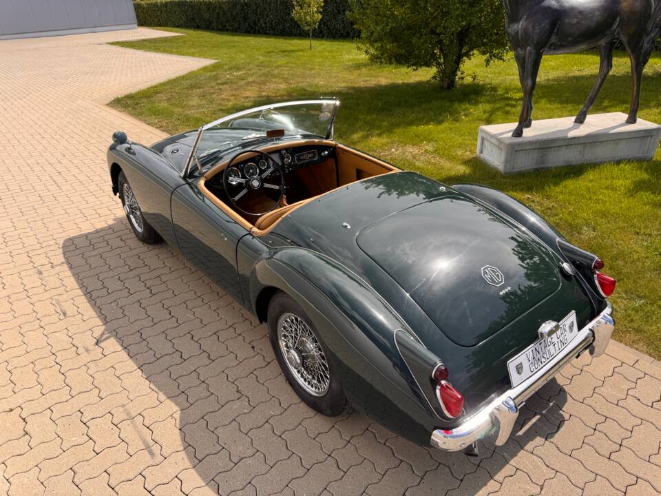Image 22/79 of MG MGA 1600 (1961)