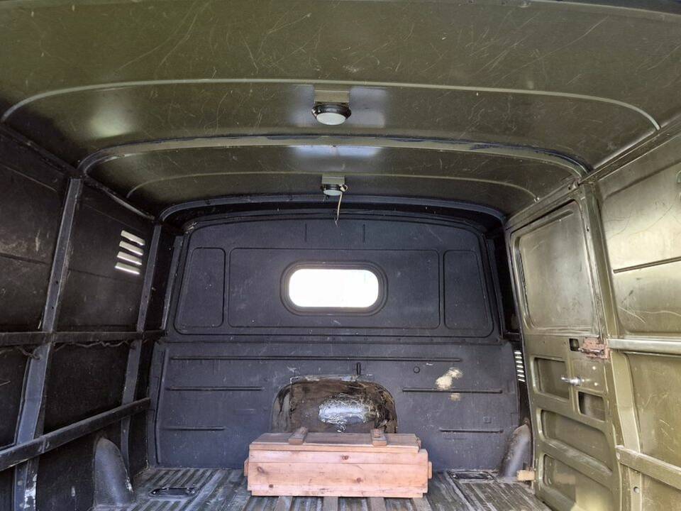 Image 40/51 of UAZ 3741 (1991)