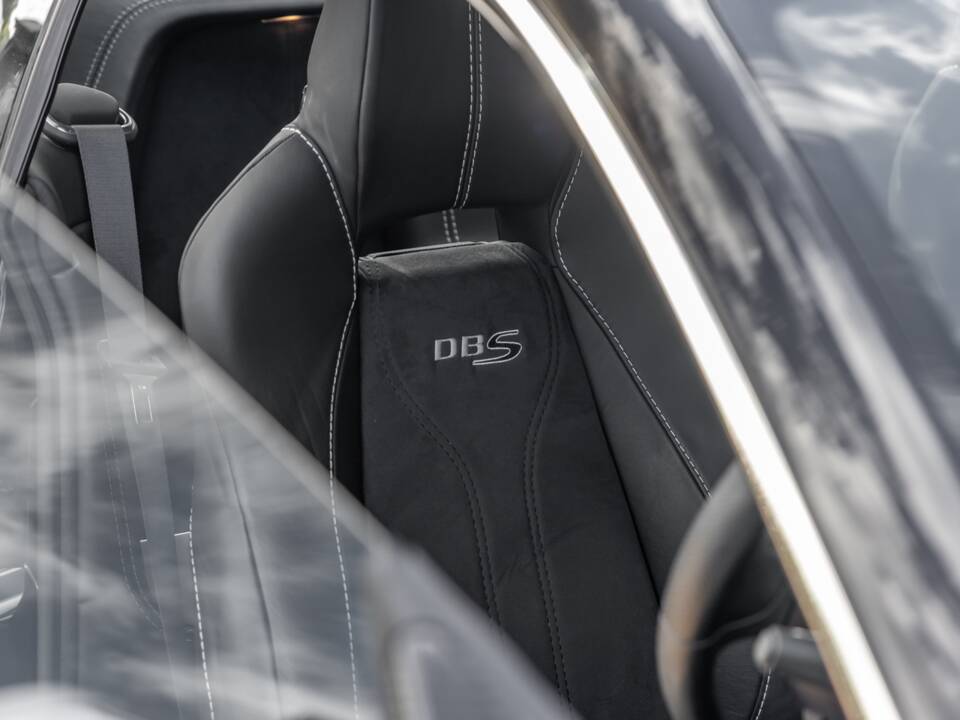 Image 31/77 of Aston Martin DBS (2009)