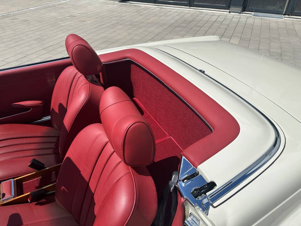 Image 14/30 of Mercedes-Benz 280 SL (1970)