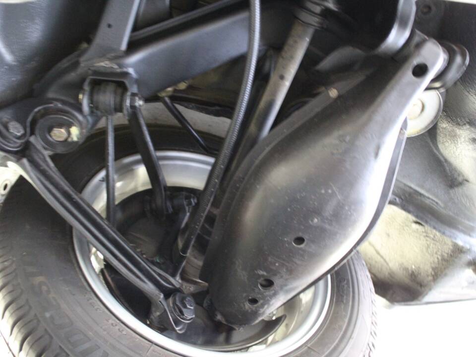 Image 23/27 of Mercedes-Benz 190 E (1987)