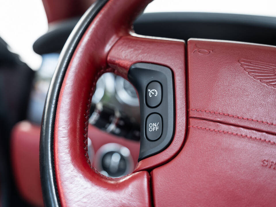 Immagine 15/45 di Bentley Azure (2007)