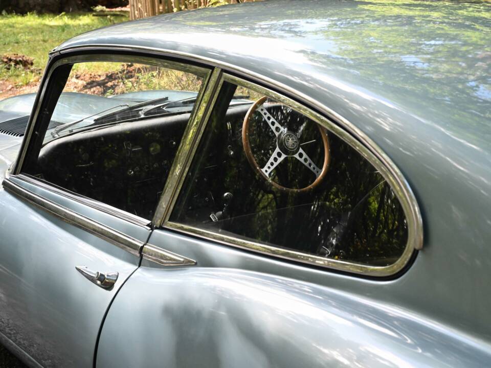 Image 16/50 of Jaguar E-Type (2+2) (1966)