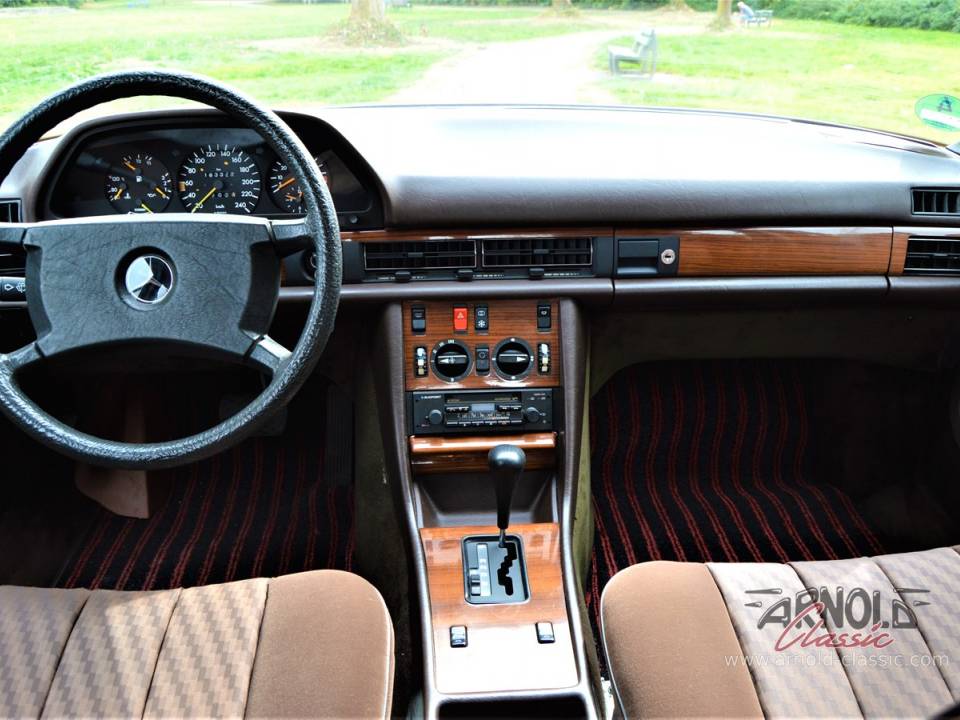 Imagen 19/39 de Mercedes-Benz 300 SE (1986)