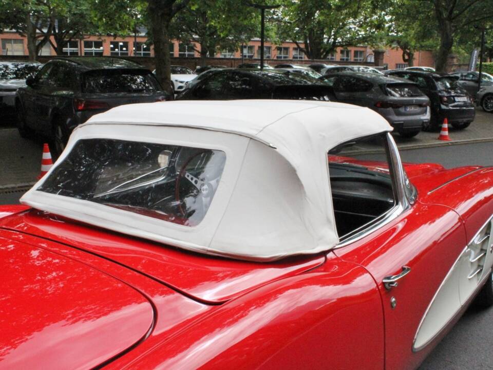 Image 15/21 of Chevrolet Corvette (1959)
