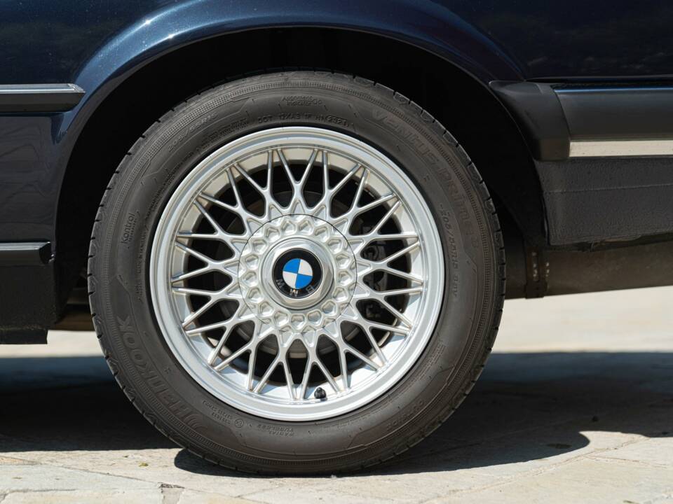 Image 24/50 of BMW 320i (1989)