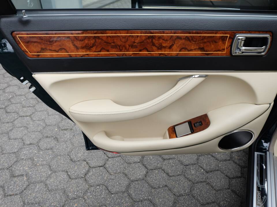 Image 35/77 de Jaguar XJ 40 (XJ-R) (1993)