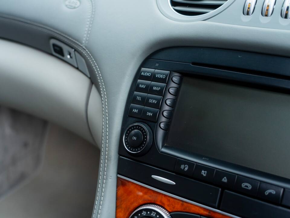 Image 28/56 de Mercedes-Benz SL 65 AMG (2004)