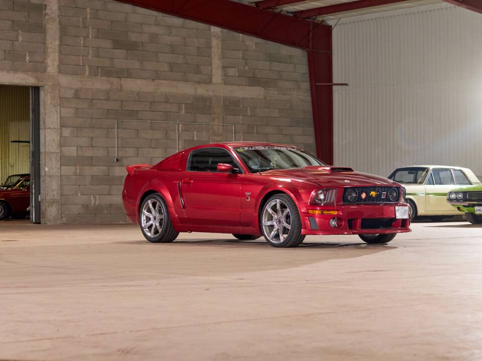 Image 25/68 of Ford Mustang GT (2005)