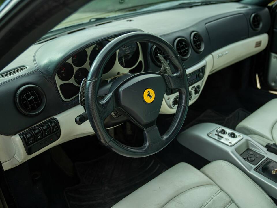 Immagine 38/50 di Ferrari 360 Spider (2002)