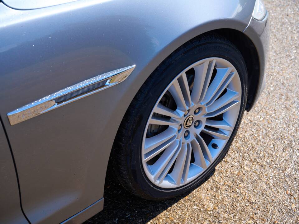 Bild 42/50 von Jaguar XJ 5.0 (2010)