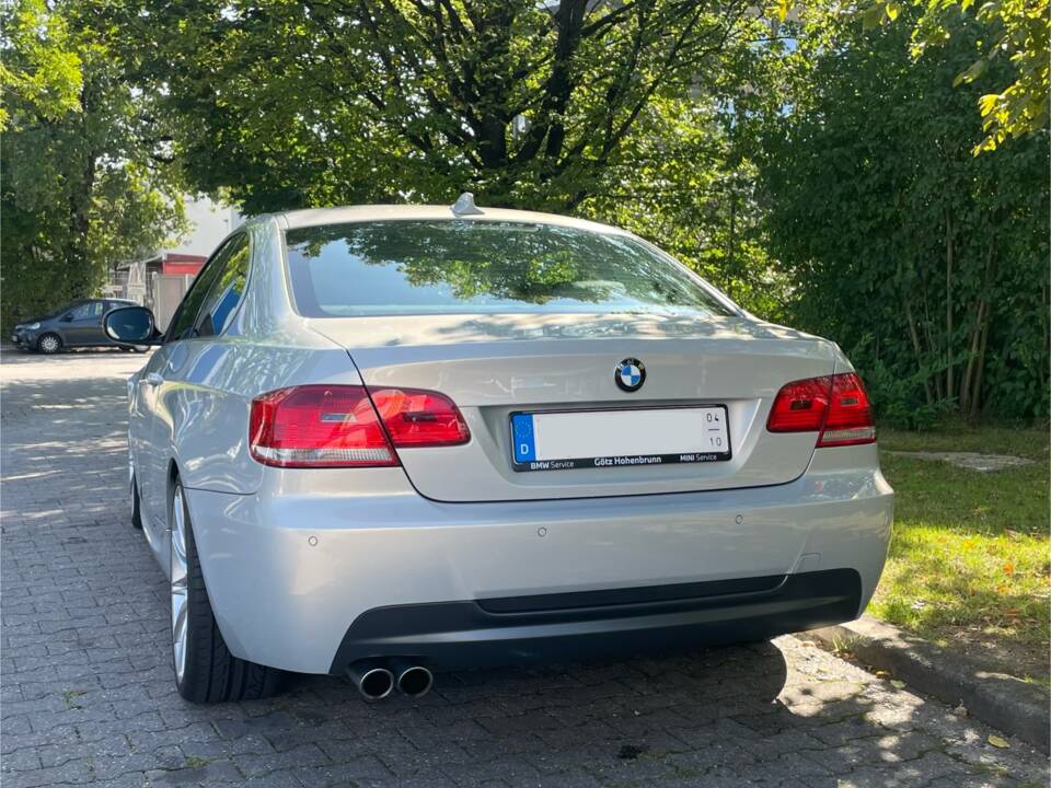 Image 5/28 of BMW 325d (2010)