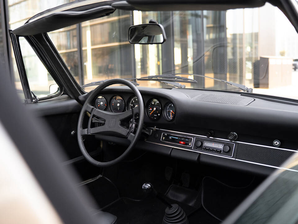 Image 32/62 of Porsche 911 2.4 T (1973)