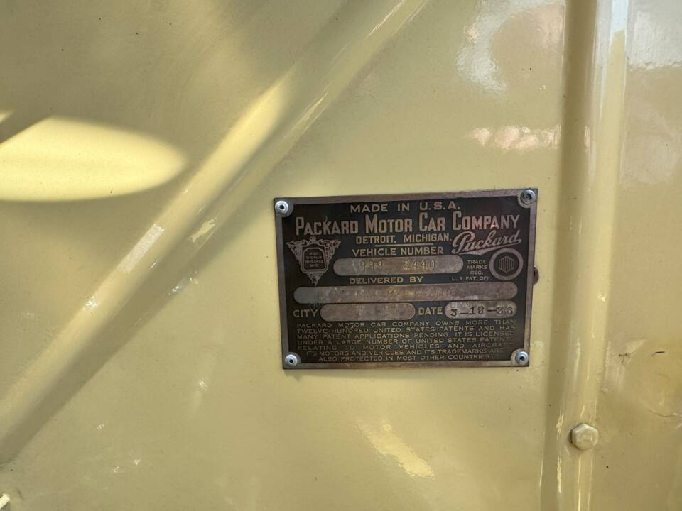 Image 29/75 of Packard One-Twenty (1936)