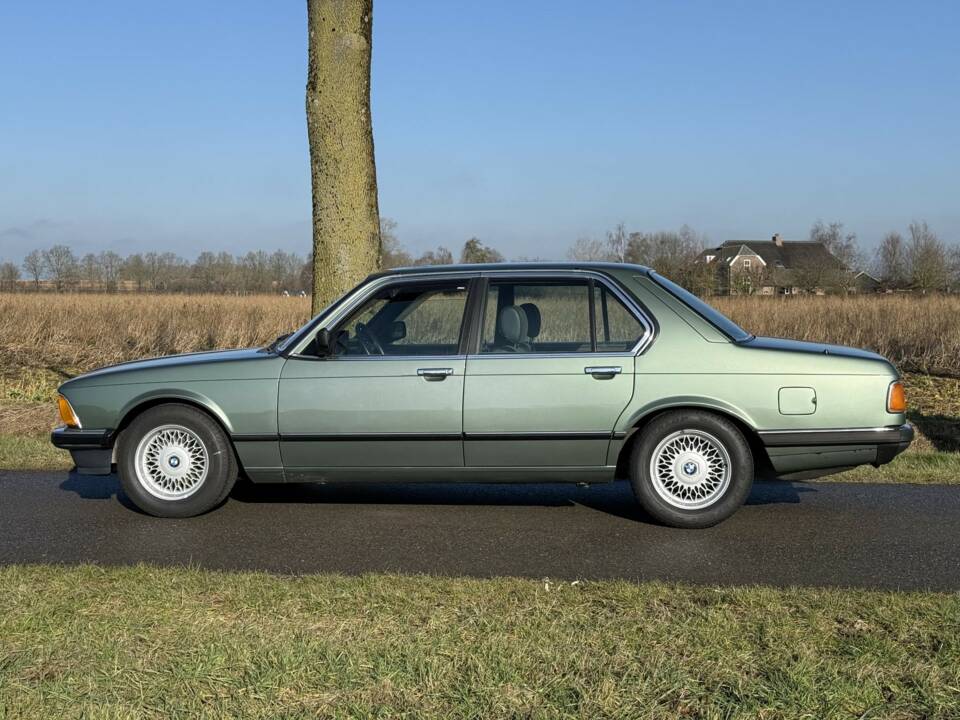 Bild 13/18 von BMW 728i (1986)