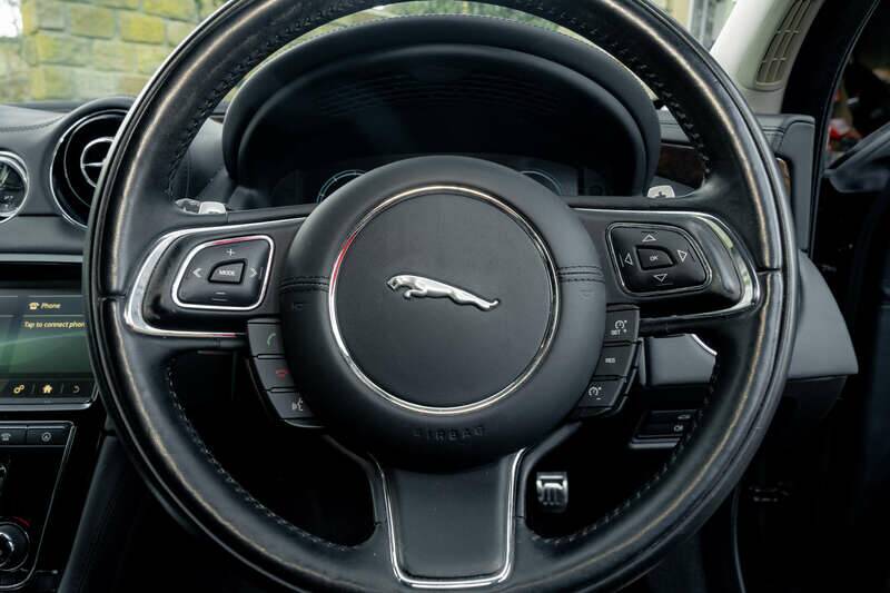 Bild 32/50 von Jaguar XJ 3.0 (2019)