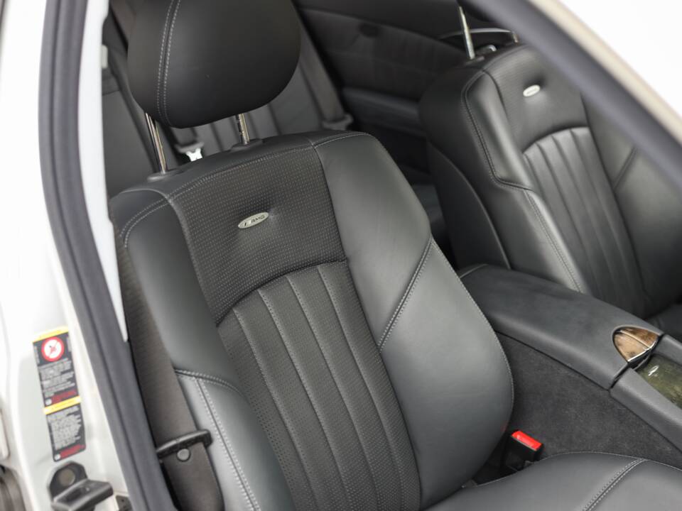 Image 27/72 of Mercedes-Benz E 55 AMG (2002)