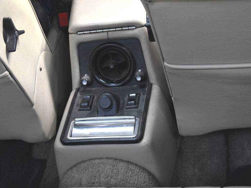 Image 31/47 of Daimler Sovereign 4.2 (1982)