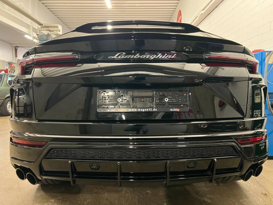 Image 15/18 of Lamborghini Urus (2019)