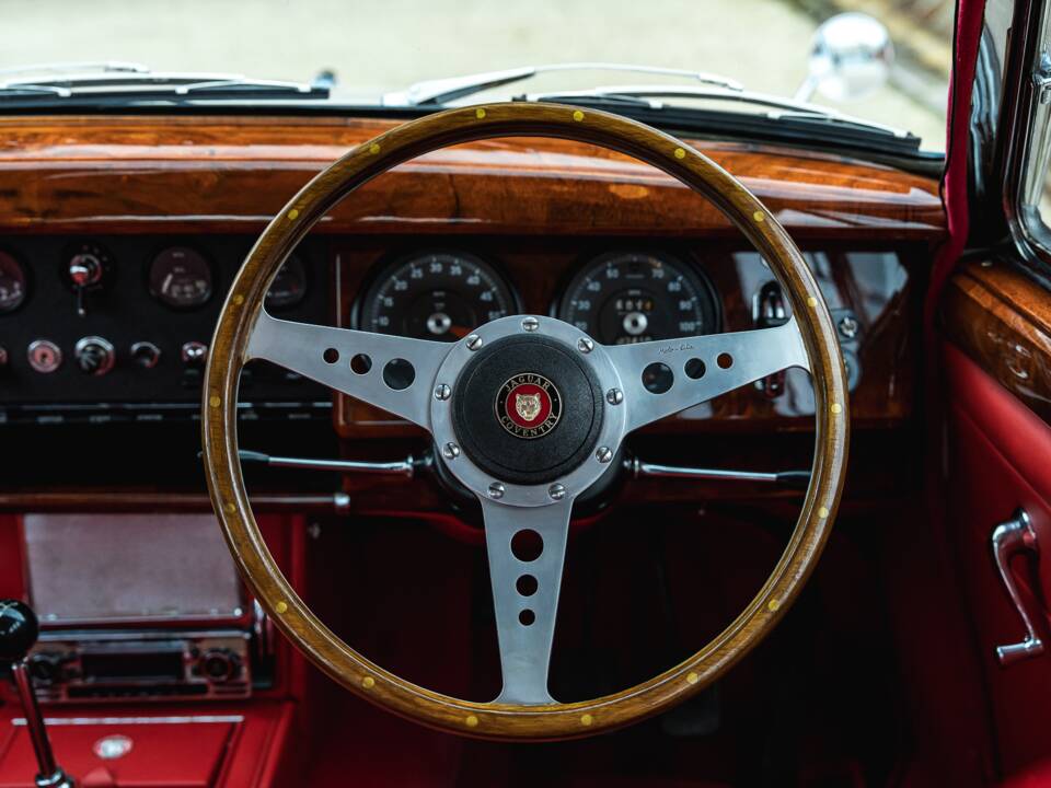 Bild 19/51 von Jaguar 240 (1968)