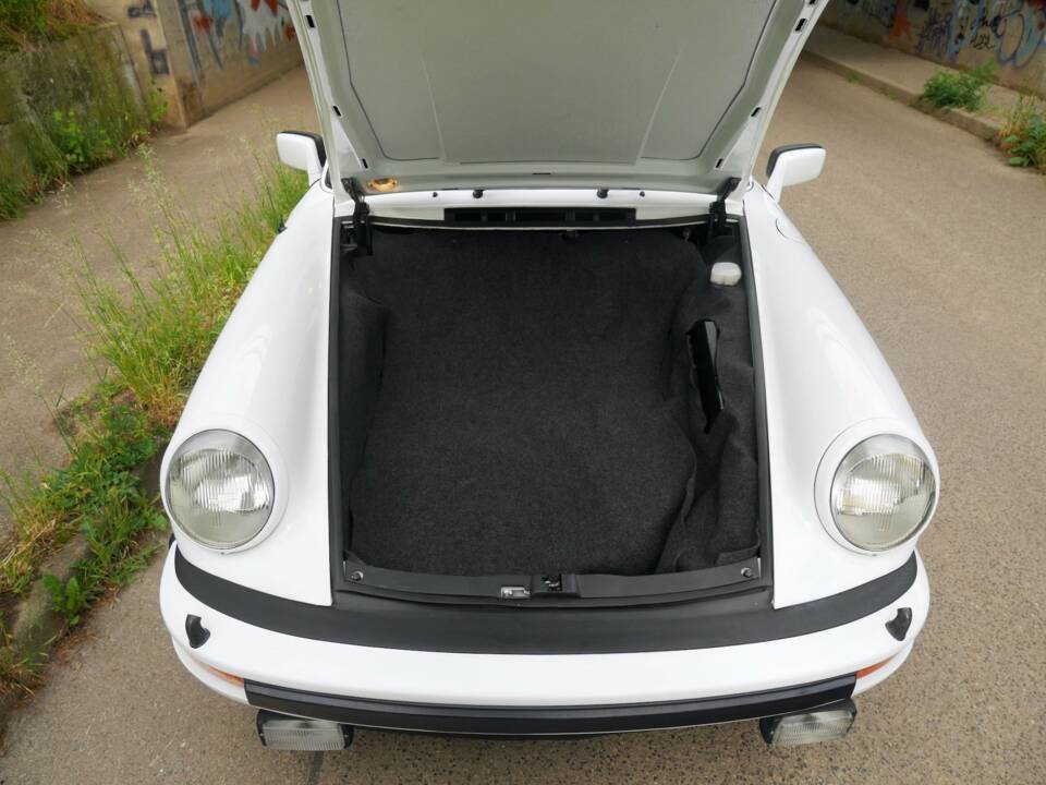 Image 21/25 of Porsche 911 Carrera 3.0 (1976)