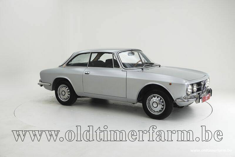 Image 3/15 de Alfa Romeo 1750 GT Veloce (1971)