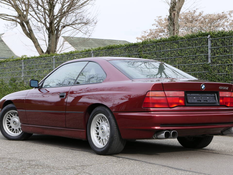 Image 4/21 of BMW 850i (1990)